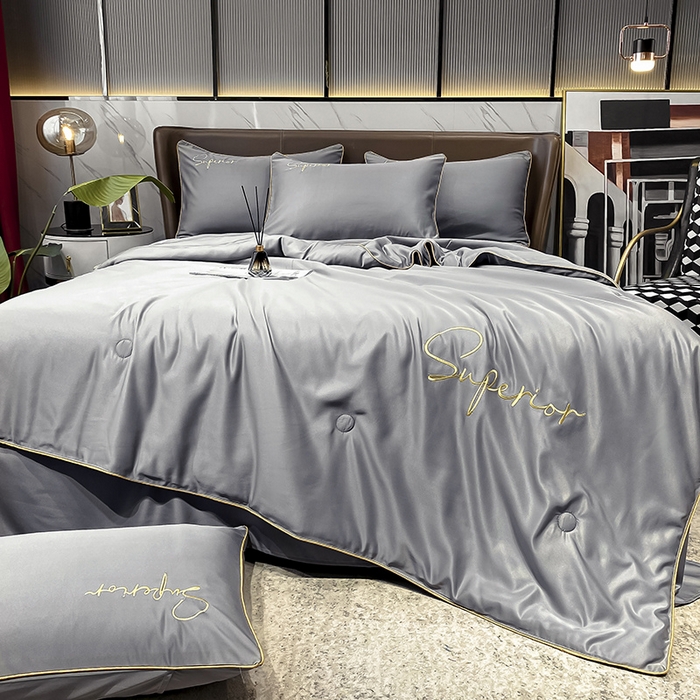 91家纺网 家纺一手货源 找家纺 吾诺 2025 字母刺绣水洗天丝夏被四件套水洗真丝夏凉被空调被绣花夏被 字母经典灰