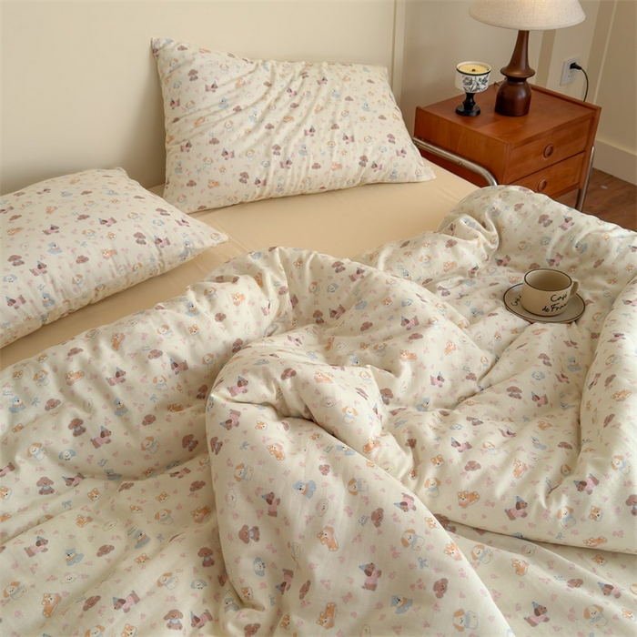 91家纺网 家纺一手货源 找家纺 亿梵家居 2025新款A类母婴级有氧全棉纯棉双层纱纯棉印花四件套-床拍图 卡通乐园-米