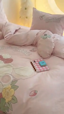 91家纺网 家纺一手货源 找家纺 西西家居 2025新款100支全棉四件套 草莓狗