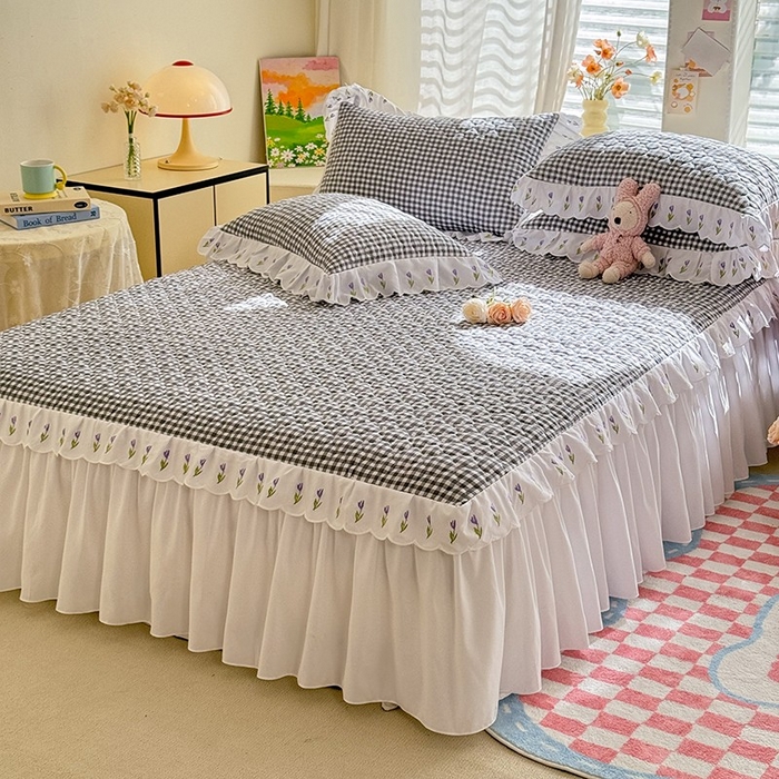 91家纺网 家纺一手货源 找家纺 金盛皇朝家纺 2025新款格子空间水洗棉床裙 格子空间-莫兰迪灰