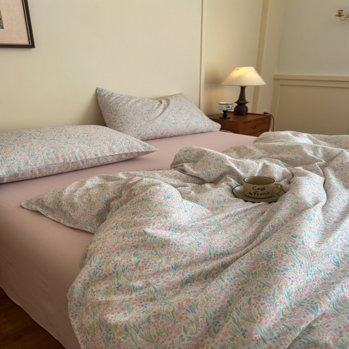 91家纺网 家纺一手货源 找家纺 亿梵家居 2025新款A类母婴级有氧全棉纯棉双层纱纯棉印花四件套-床拍图 蕾拉花园