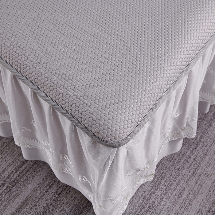 91家纺网 家纺一手货源 找家纺 青雅席业 2025新款7A抗菌母婴级纯乙纶PE刺绣凉感丝豆豆席 床裙款 浪花-灰