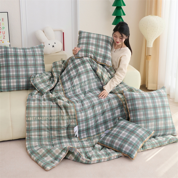 91家纺网 家纺一手货源 找家纺 照世 2025新款凉感丝印花抱枕被 曼迪