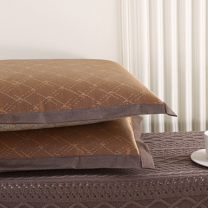 91家纺网 家纺一手货源 找家纺 小牛席业 2025新款A夏凉枕套系列 角标菱形格冰藤凉枕套（咖色）