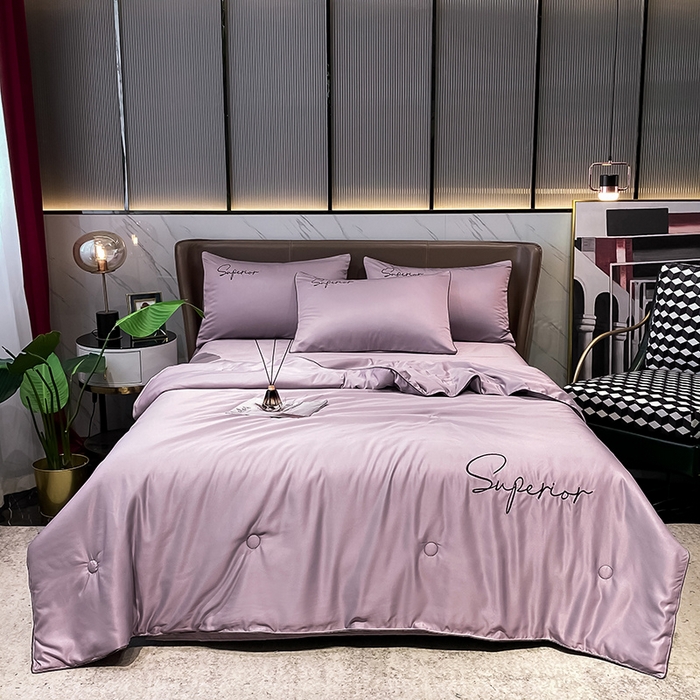 91家纺网 家纺一手货源 找家纺 吾诺 2025 字母刺绣水洗天丝夏被四件套水洗真丝夏凉被空调被绣花夏被 字母烟熏紫