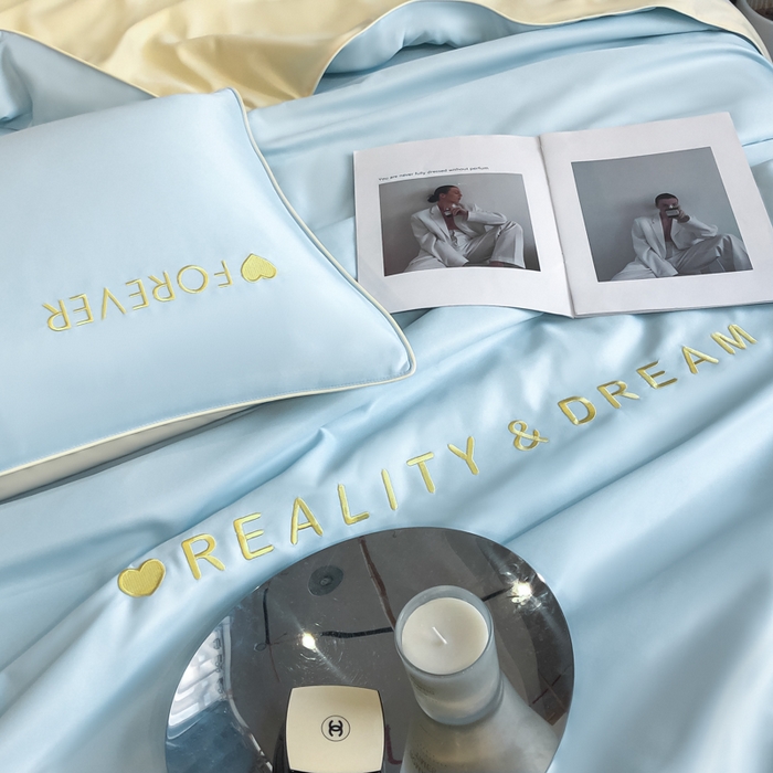 91家纺网 家纺一手货源 找家纺 吾诺 2025 双拼及羽毛刺绣夏被四件套绣花夏被水洗天丝夏被水洗真丝夏凉被空调被 天空蓝-奶黄