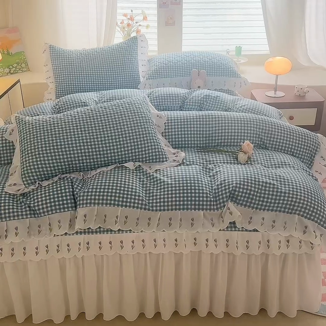 91家纺网 家纺一手货源 找家纺 金盛皇朝家纺 2025新款格子空间水洗棉床裙 格子空间-爱丽丝蓝