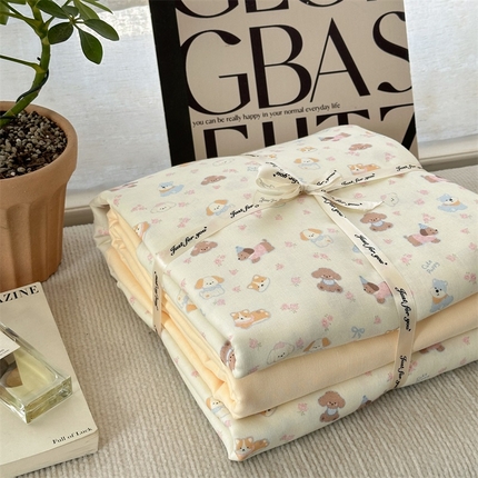 亿梵家居 2025新款A类母婴级有氧全棉纯棉双层纱纯棉印花四件套-叠拍图 卡通乐园-米