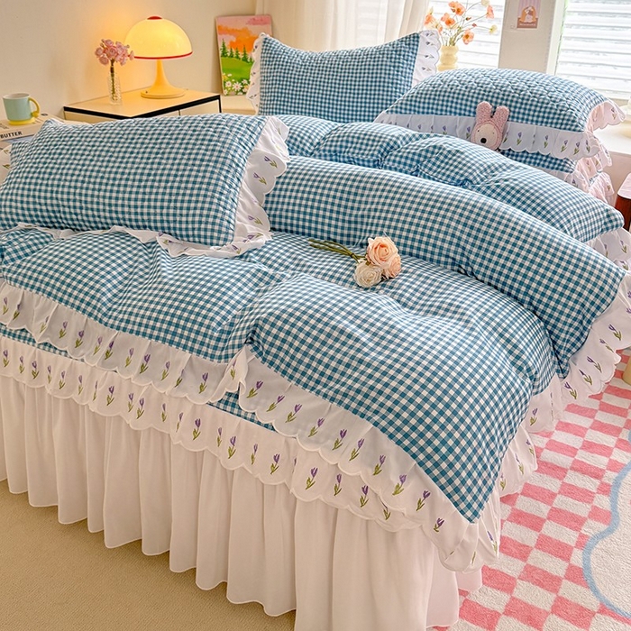 91家纺网 家纺一手货源 找家纺 金盛皇朝家纺 2025新款格子空间水洗棉床裙 格子空间-爱丽丝蓝