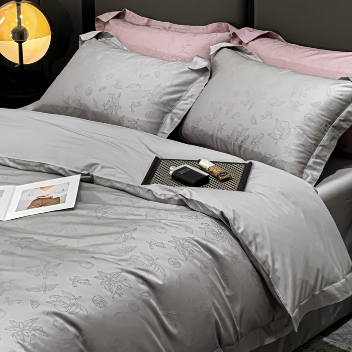 91家纺网 家纺一手货源 找家纺 金昱纺 2025新款50双股100支长绒棉贡缎提花高定四件套 浅夏时光-黎明灰