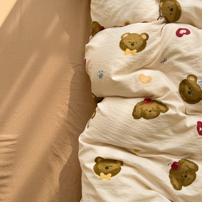 91家纺网 家纺一手货源 找家纺 暖芯优选 2025新款加厚云感棉双层纱四件套小碎花被套床单床笠款学生三件套新款直播热款 奇妙小熊-米