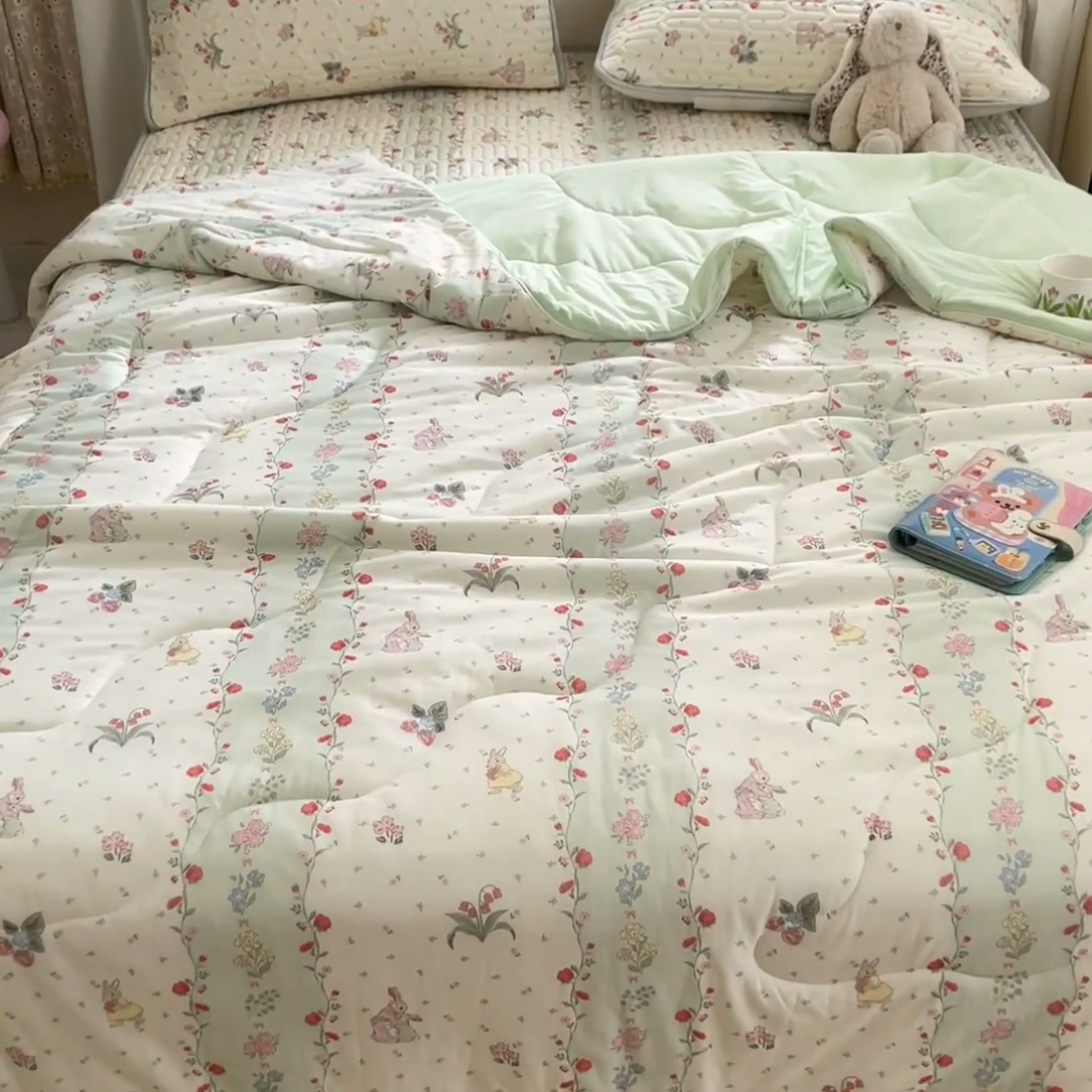 91家纺网 家纺一手货源 找家纺 维洋家纺 2025（专版花型）A类凉感丝夏被 凉感夏凉被双面加倍透气（四周踩棉） 丛林米兔