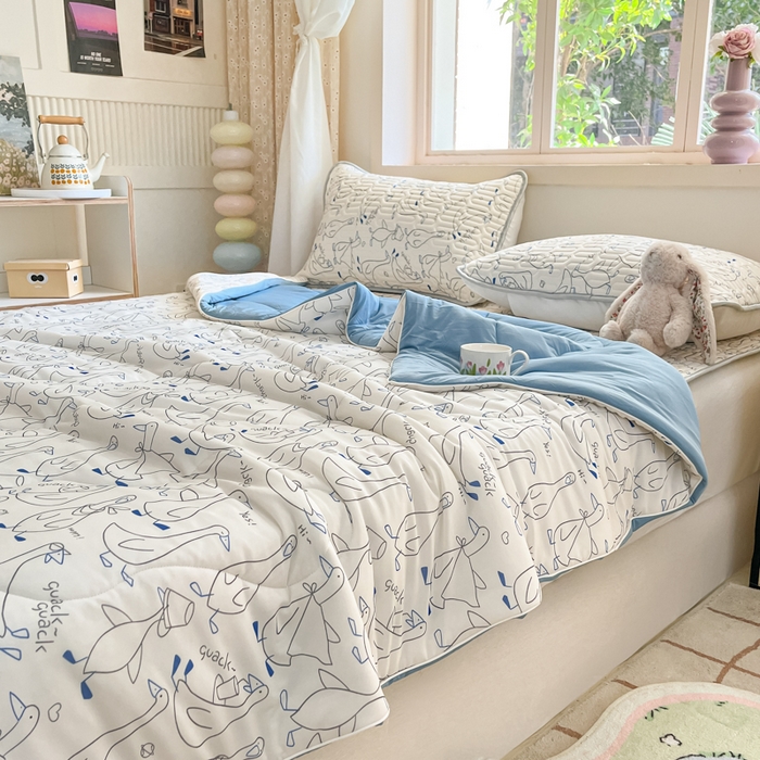 91家纺网 家纺一手货源 找家纺 维洋家纺 2025（专版花型）A类凉感丝夏被 凉感夏凉被双面加倍透气（四周踩棉） 你好鸭