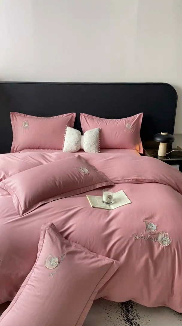 91家纺网 家纺一手货源 找家纺 昊翔家纺 【量大价优】2025新款全棉纯棉长绒棉刺绣绣花四件套【配礼盒提供买家秀】 澜韵-贵族粉