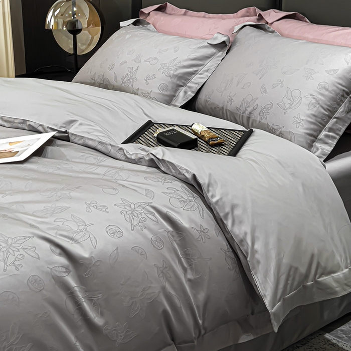 91家纺网 家纺一手货源 找家纺 金昱纺 2025新款50双股100支长绒棉贡缎提花高定四件套 浅夏时光-黎明灰