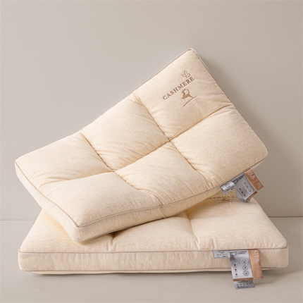 91家纺网 家纺一手货源 找家纺 麦肯锡 2025新款羊绒蚕丝大豆六分区枕 米黄48*74