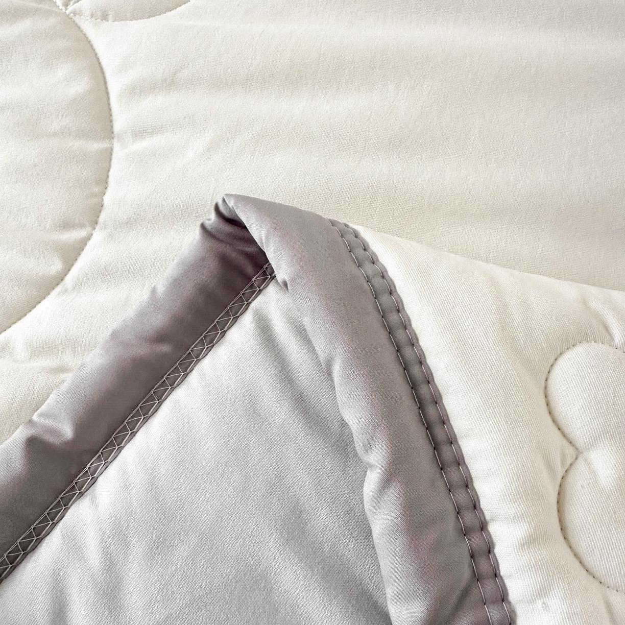 91家纺网 家纺一手货源 找家纺 芙绣家纺 2025新款针织棉绗缝夏被-莫奈花园 莫奈花园-奶白