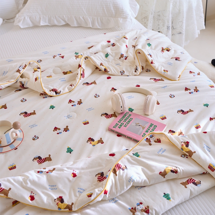 91家纺网 家纺一手货源 找家纺 维洋家纺 2025升级21%大豆新款A类牛奶丝针织夏被（四周踩棉）软糯凉感夏被空调被 腊肠狗