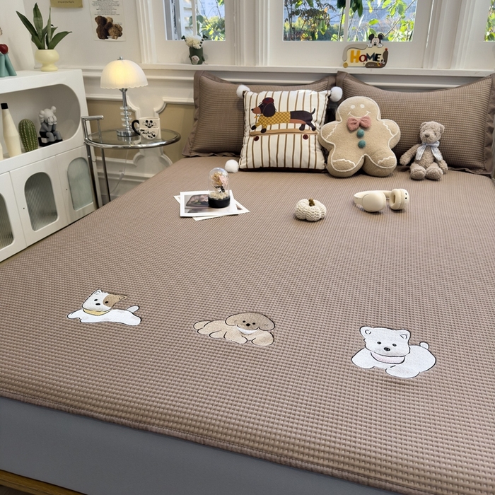 91家纺网 家纺一手货源 找家纺 卡初家居（原微来） 2026 夏季乙纶冰豆豆华夫格席  绣花 躺躺岛-咖啡棕