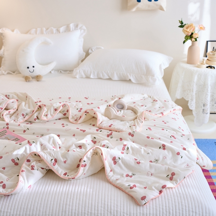 91家纺网 家纺一手货源 找家纺 维洋家纺 2025升级21%大豆新款A类牛奶丝针织夏被（四周踩棉）软糯凉感夏被空调被 樱桃小兔