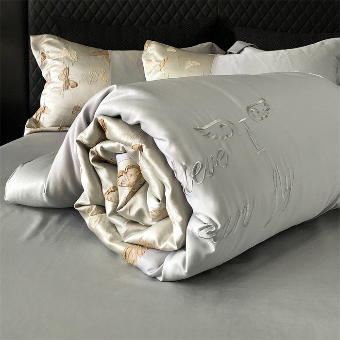 91家纺网 家纺一手货源 找家纺 换种生活 2025新款浮雕天丝夏被四件套 小蝴蝶-奶咖