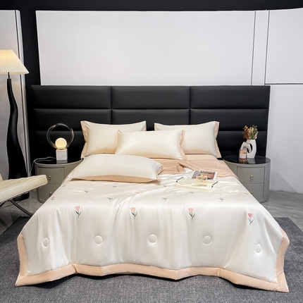 91家纺网 家纺一手货源 找家纺 江暮云家纺 2025新款水洗冰丝刺绣四件套 花朵-奶白咖