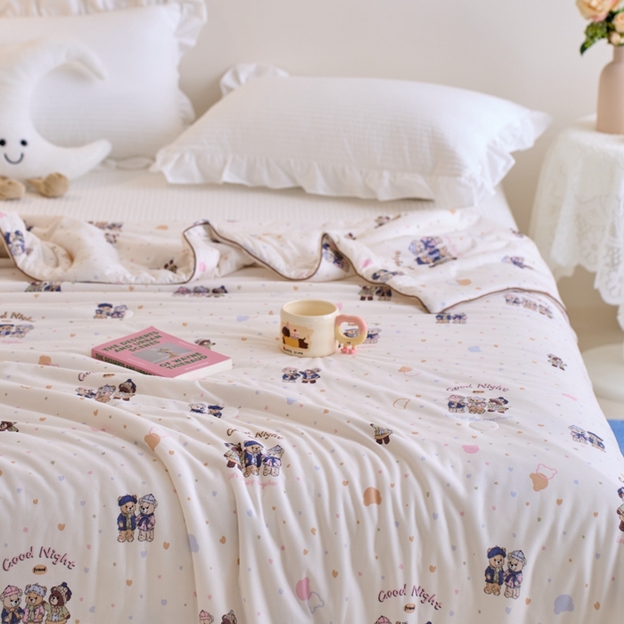 91家纺网 家纺一手货源 找家纺 维洋家纺 2025升级21%大豆新款A类牛奶丝针织夏被（四周踩棉）软糯凉感夏被空调被 维尼熊