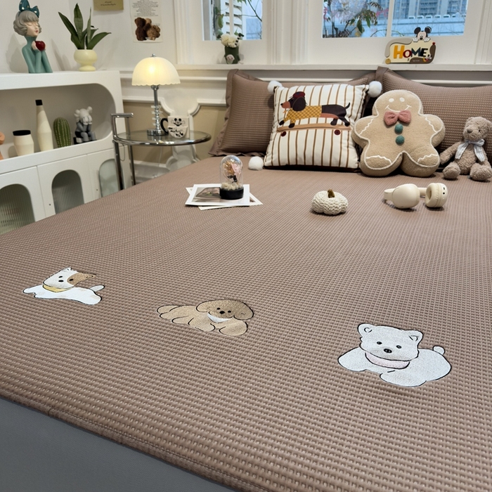 91家纺网 家纺一手货源 找家纺 卡初家居（原微来） 2026 夏季乙纶冰豆豆华夫格席  绣花 躺躺岛-咖啡棕