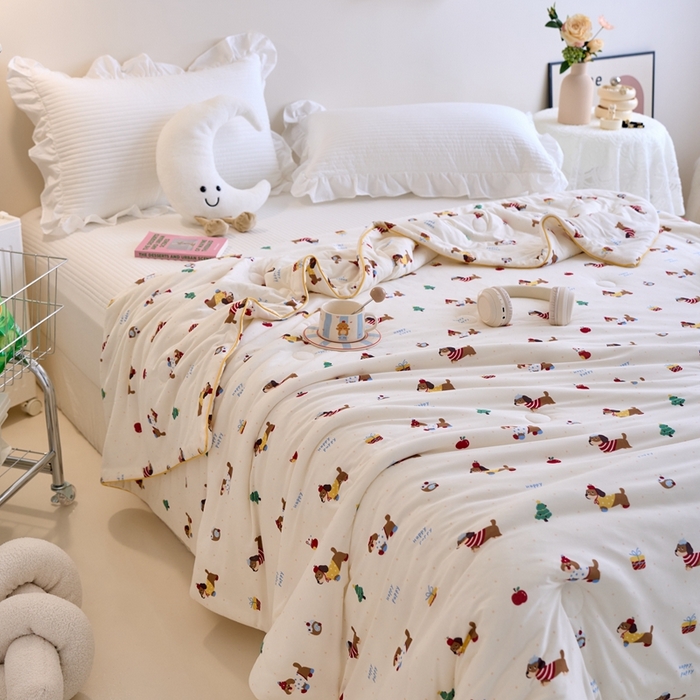 91家纺网 家纺一手货源 找家纺 维洋家纺 2025升级21%大豆新款A类牛奶丝针织夏被（四周踩棉）软糯凉感夏被空调被 腊肠狗