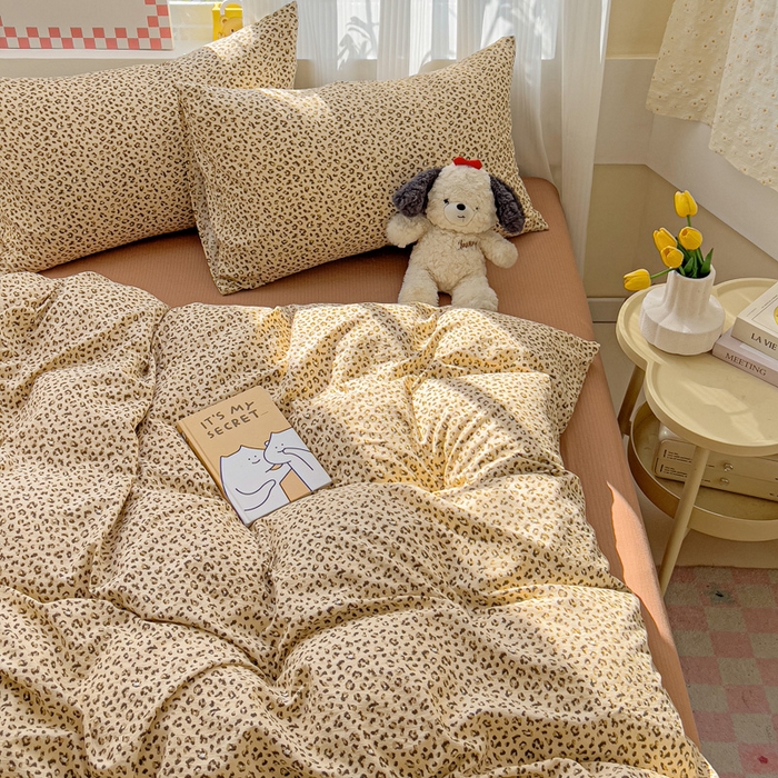 91家纺网 家纺一手货源 找家纺 暖芯优选 2025新款加厚云感棉双层纱四件套小碎花被套床单床笠款学生三件套新款直播热款 小豹纹