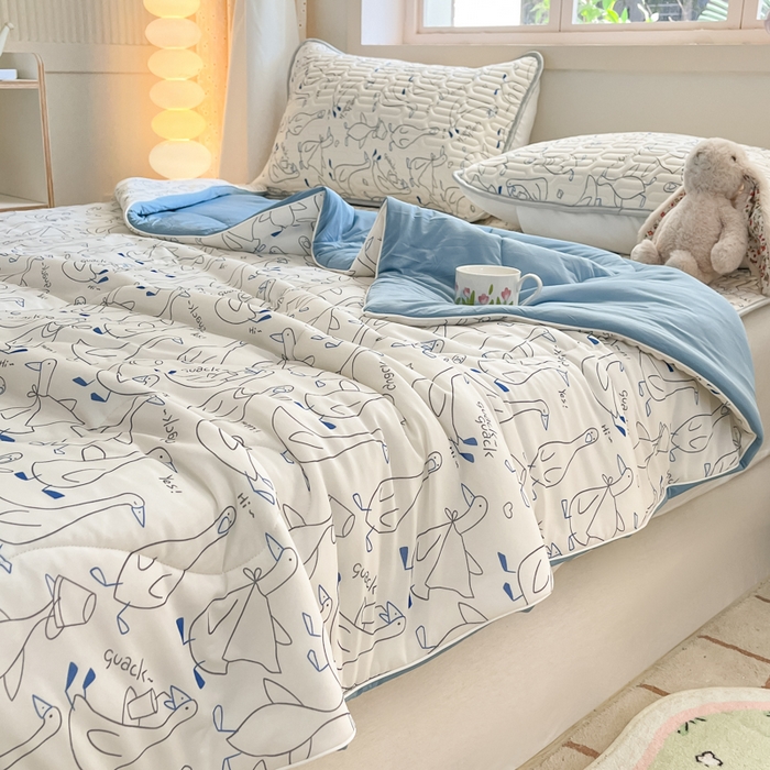 91家纺网 家纺一手货源 找家纺 维洋家纺 2025（专版花型）A类凉感丝夏被 凉感夏凉被双面加倍透气（四周踩棉） 你好鸭