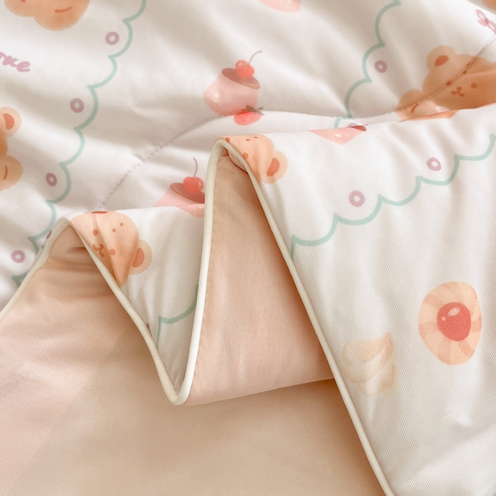 91家纺网 家纺一手货源 找家纺 维洋家纺 2025（专版花型）A类凉感丝夏被 凉感夏凉被双面加倍透气（四周踩棉） 可爱熊