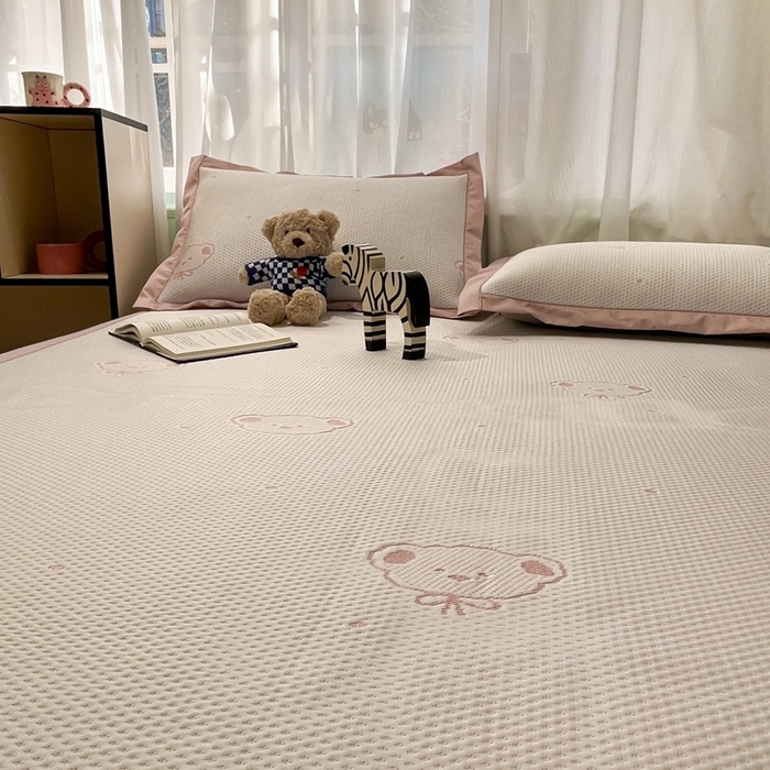 91家纺网 家纺一手货源 找家纺 卡初家居（原微来） 2025夏季凉感提花席 小熊物语