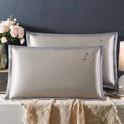 91家纺网 家纺一手货源 找家纺 小牛席业 2025新款海岛夏日凉感冰丝枕套凉枕套夏天枕套冰丝枕套竹枕套藤枕套冰藤枕套 海岛夏日凉感冰丝枕套-香槟