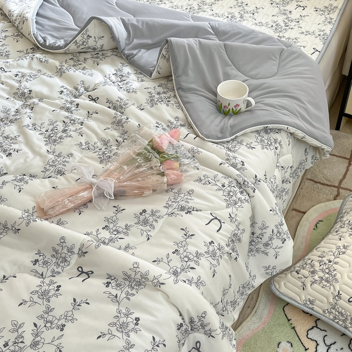 91家纺网 家纺一手货源 找家纺 维洋家纺 2025（专版花型）A类凉感丝夏被 凉感夏凉被双面加倍透气（四周踩棉） 漫天花舞