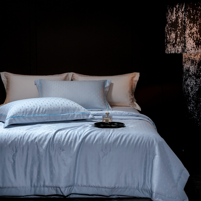 91家纺网 家纺一手货源 找家纺 2025新款格利亚天丝提花夏被四件套 格子-蓝