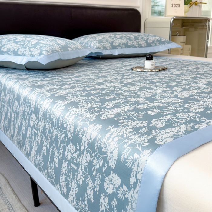 91家纺网 家纺一手货源 找家纺 卡初家居（原微来） 2025夏季凉感提花席 繁花-天空蓝