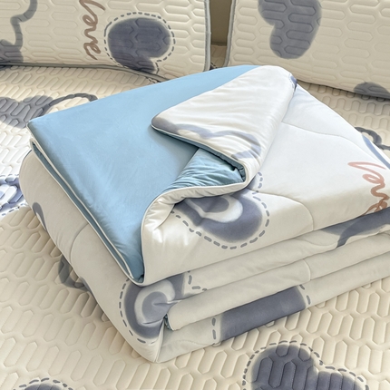 91家纺网 家纺一手货源 找家纺 维洋家纺 2025（专版花型）A类凉感丝夏被 凉感夏凉被双面加倍透气（四周踩棉） 幸运星