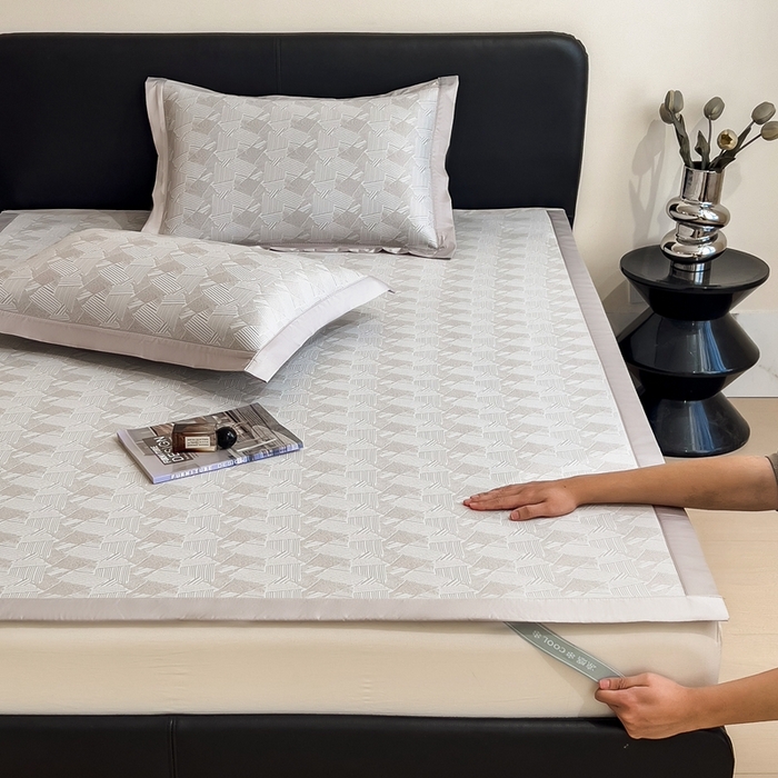 91家纺网 家纺一手货源 找家纺 卡初家居（原微来） 2025夏季凉感提花席 墨霭幽影-酷漾灰