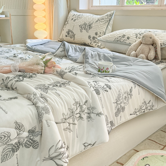 91家纺网 家纺一手货源 找家纺 维洋家纺 2025（专版花型）A类凉感丝夏被 凉感夏凉被双面加倍透气（四周踩棉） 千寻