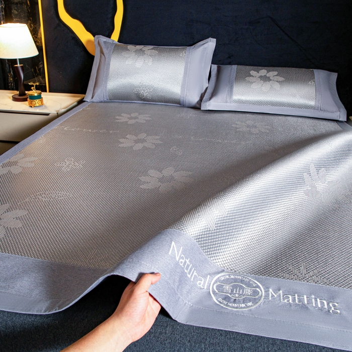 91家纺网 家纺一手货源 找家纺 卡罗兰 2025新款凉席冰丝席提花冰藤席雪山藤向阳花系列 向阳花-灰色