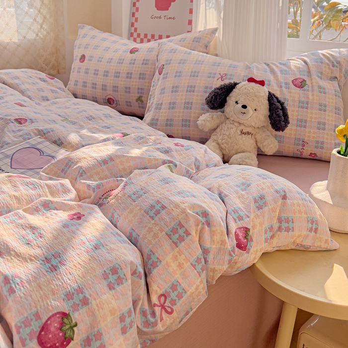 91家纺网 家纺一手货源 找家纺 暖芯优选 2025新款加厚云感棉双层纱四件套小碎花被套床单床笠款学生三件套新款直播热款 有草莓的地方