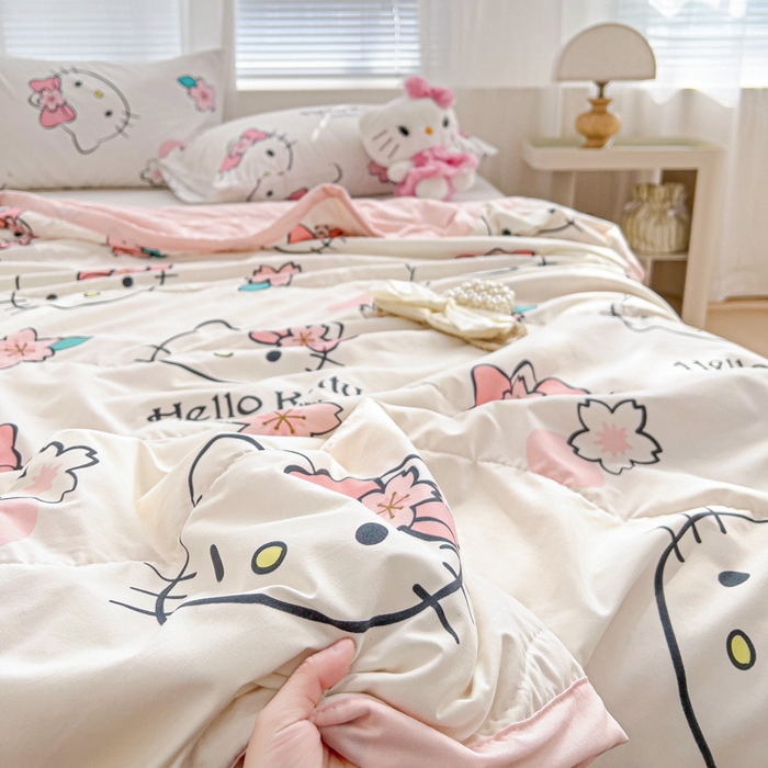 91家纺网 家纺一手货源 找家纺 海岛哥哥 2025新款三丽鸥系列A类水洗棉夏被大床图（提供买家秀） 夏被-樱花kt猫