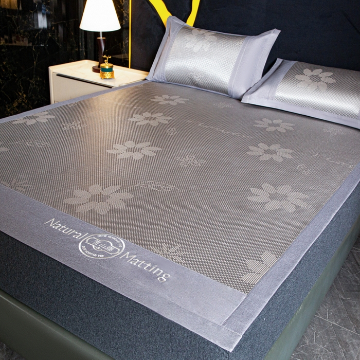 91家纺网 家纺一手货源 找家纺 卡罗兰 2025新款凉席冰丝席提花冰藤席雪山藤向阳花系列 向阳花-灰色