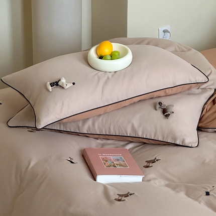 91家纺网 家纺一手货源 找家纺 卡巴伦家纺  2025双层纱-A类玩偶刺绣嵌条款四件套 大王来巡山