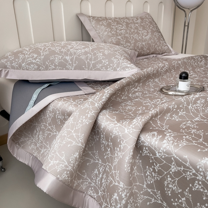 91家纺网 家纺一手货源 找家纺 卡初家居（原微来） 2025夏季凉感提花席 一叶枝枝-丝雾棕