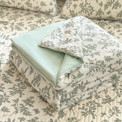 91家纺网 家纺一手货源 找家纺 维洋家纺 2025（专版花型）A类凉感丝夏被 凉感夏凉被双面加倍透气（四周踩棉） 叶柔初夏