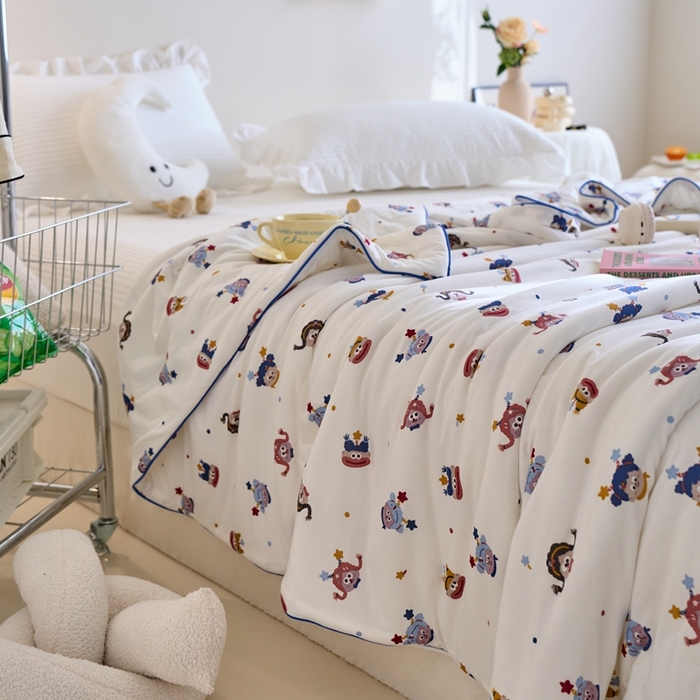 91家纺网 家纺一手货源 找家纺 维洋家纺 2025升级21%大豆新款A类牛奶丝针织夏被（四周踩棉）软糯凉感夏被空调被 魔法师