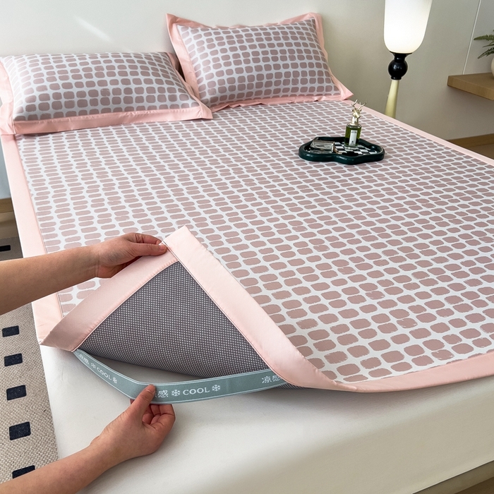 91家纺网 家纺一手货源 找家纺 卡初家居（原微来） 2025夏季轻柔丝系列冰丝席——绮梦系列 淡雅粉