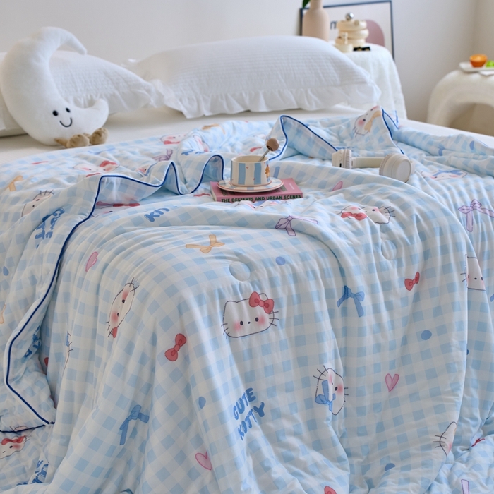 91家纺网 家纺一手货源 找家纺 维洋家纺 2025升级21%大豆新款A类牛奶丝针织夏被（四周踩棉）软糯凉感夏被空调被 蓝色小猫